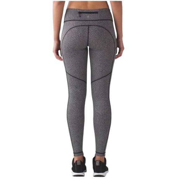.Lululemon Speed Tight V (Reflective) Frozen Fizz Reflective Black - Picture 2 of 16